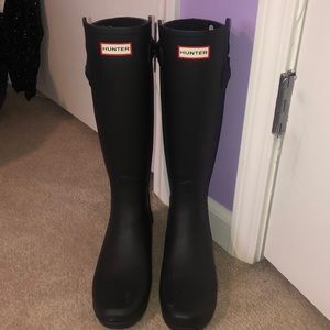 Tall black hunter boots only worn twice!!
